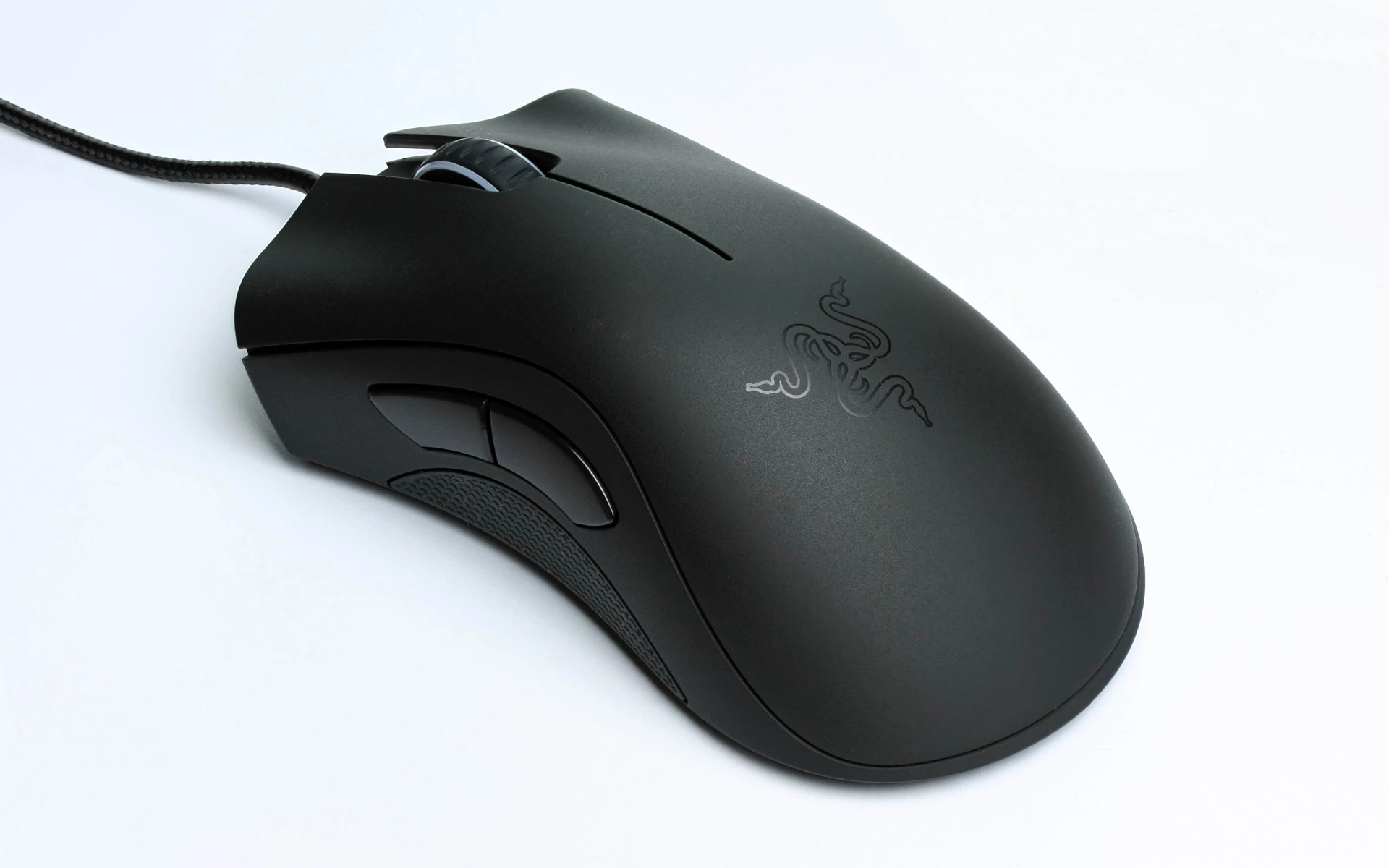 picture of razer chroma deathadder computer mouse