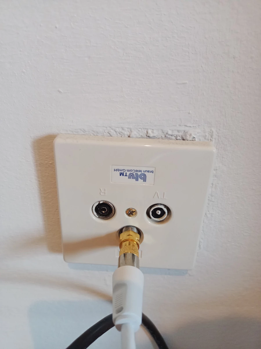 cable outlet 